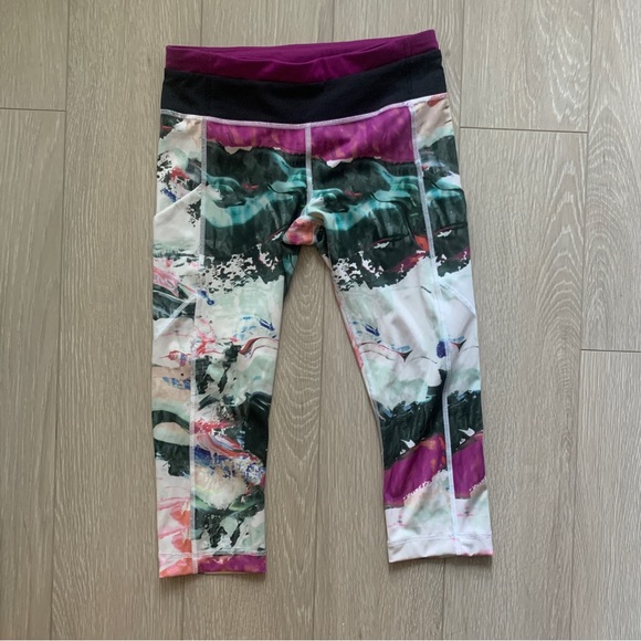 Lululemon speed tight in size 6 - Picture 2 of 3